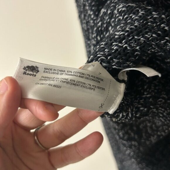 Roots Black & White Knit Pullover Sweater - Picture 5 of 5